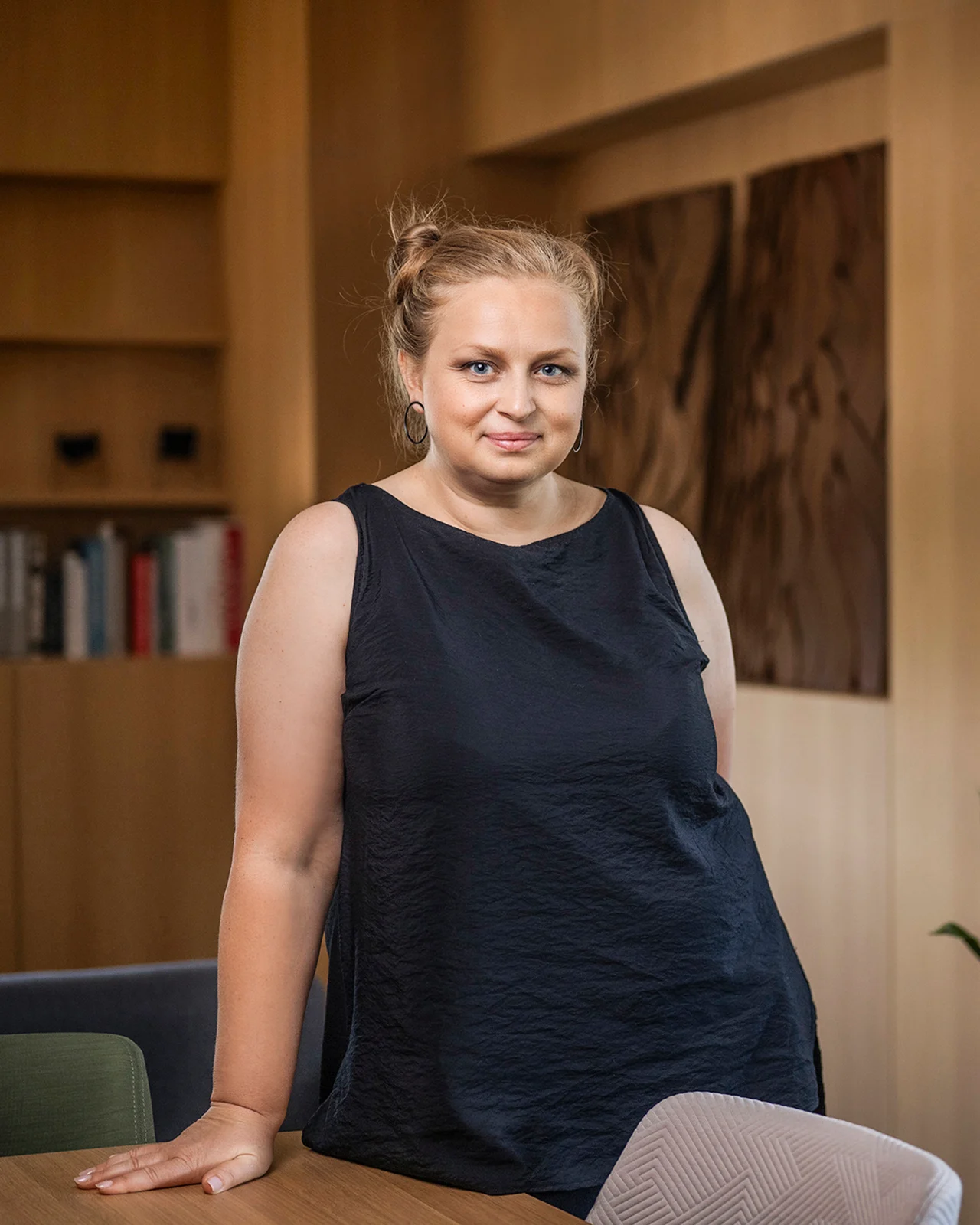 00 angie VERTICAL_png