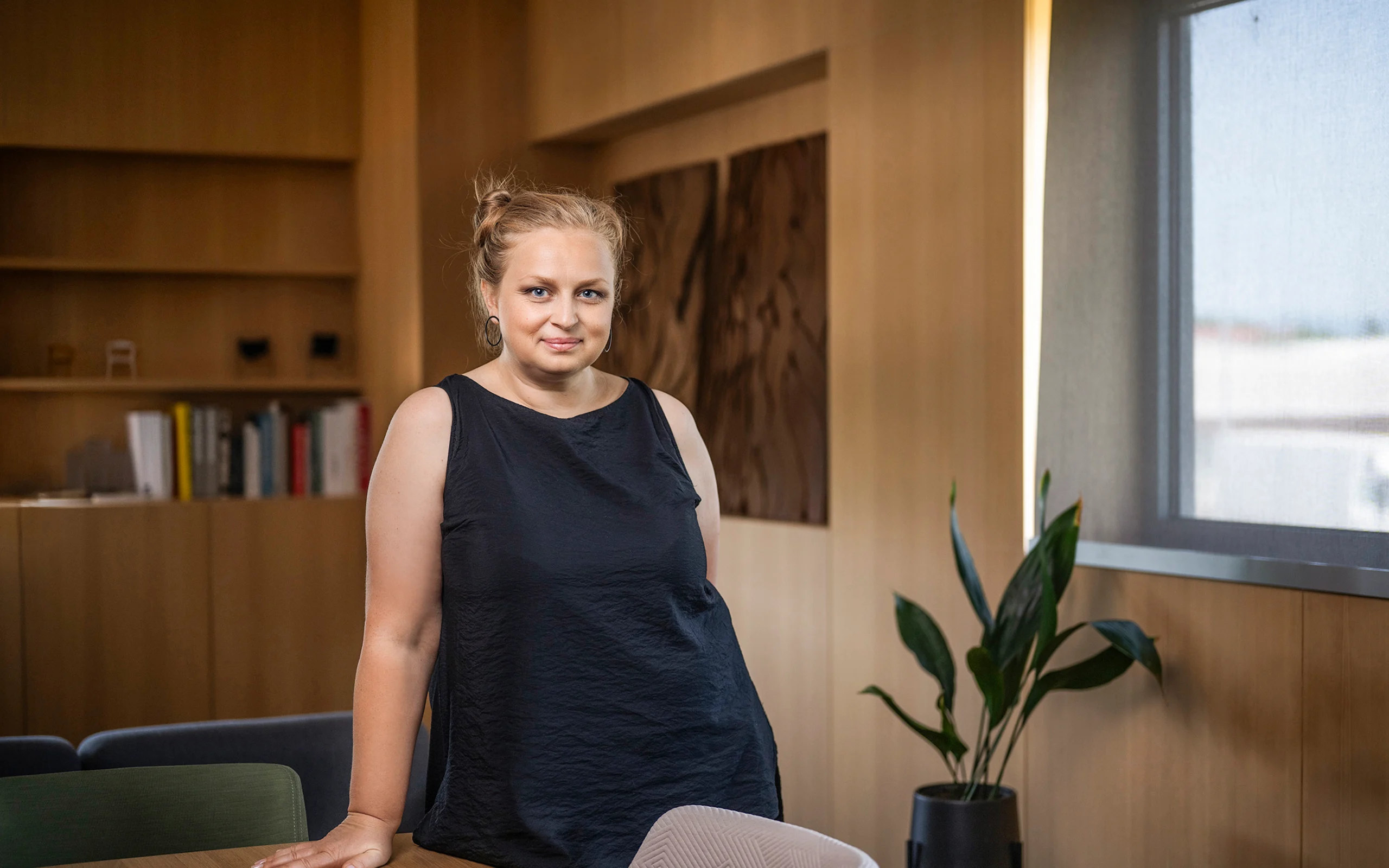 00 angie HORIZONTAL_png