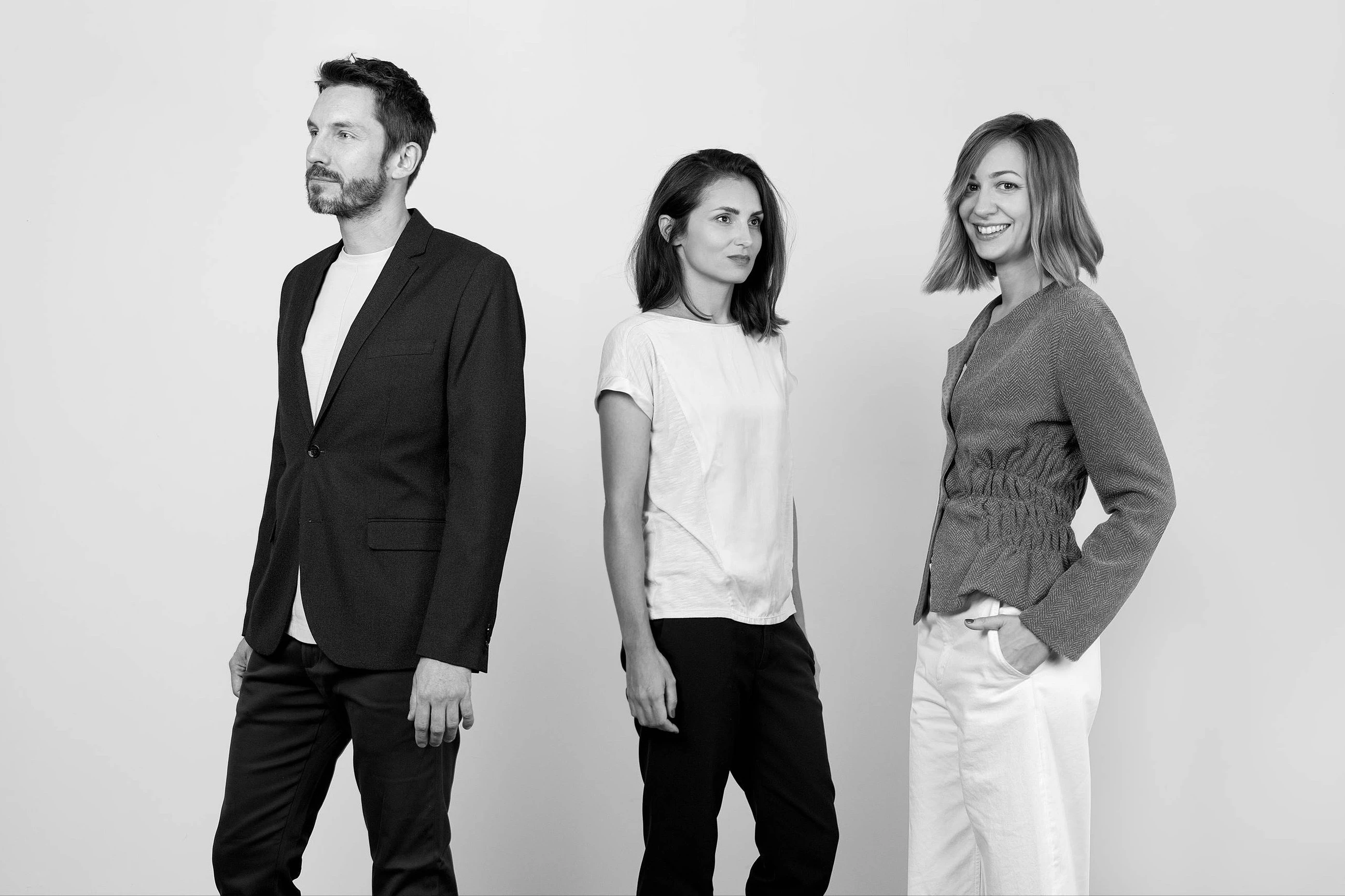 Grupa designers posing for a photo